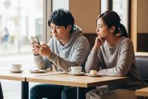 カカオトークが浮気に使われるのはなぜ？理由と証拠の残らない機能を徹底解説